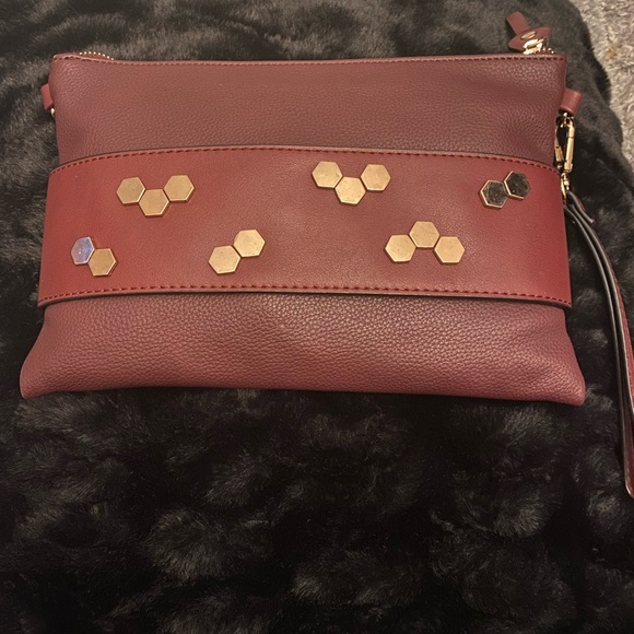 Céline Dion, red clutch - Picture 4 of 7